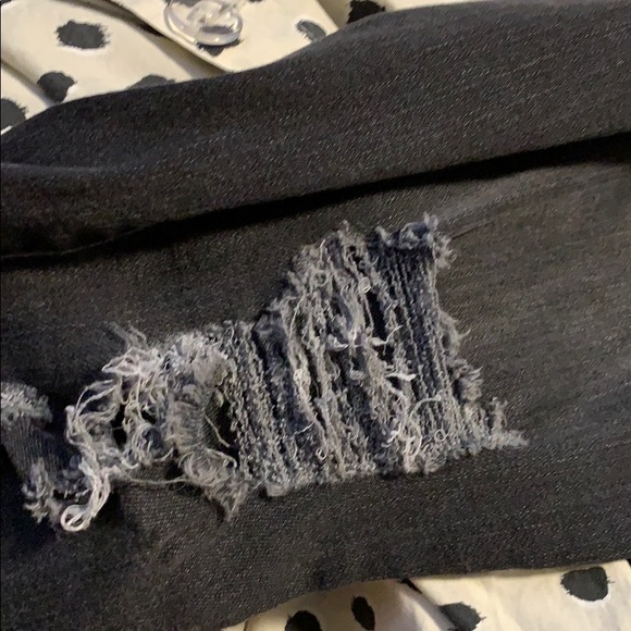 Guess size 26 black ankle distressed jeans - Picture 4 of 5